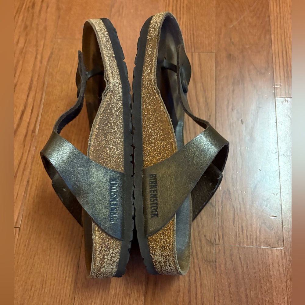Birkenstock Gizeh thong sandals in brown leather.  Size 38 (US 7 1/2 - 8).